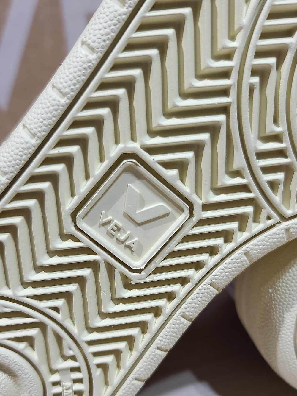 Veja Women's V-15 Sneakers Petale White Multico - US 7 NEW - Picture 6 of 9